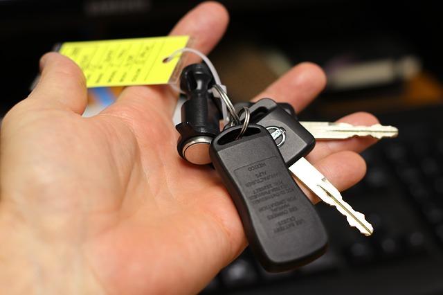 předání klíčů od auta