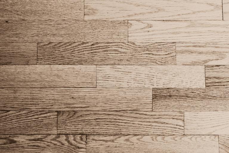 odstín dřevěné podlahy