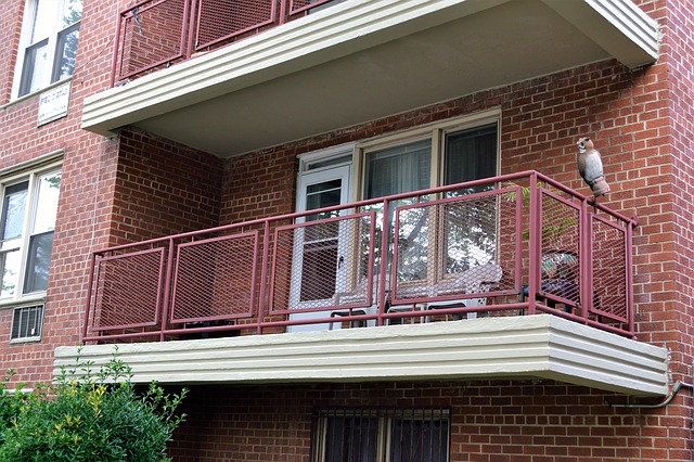 Balkon v bytovém domě